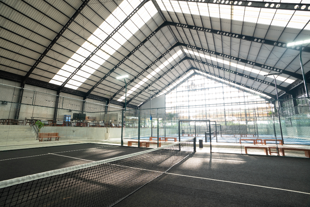 Jungle Padel action shot